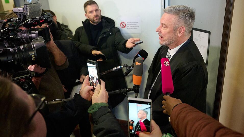 Zur Frage nach einem Rechtsgespräch äußerte sich der Verteidiger zunächst nicht Zur Frage nach einem Rechtsgespräch äußerte sich der Verteidiger zunächst nicht