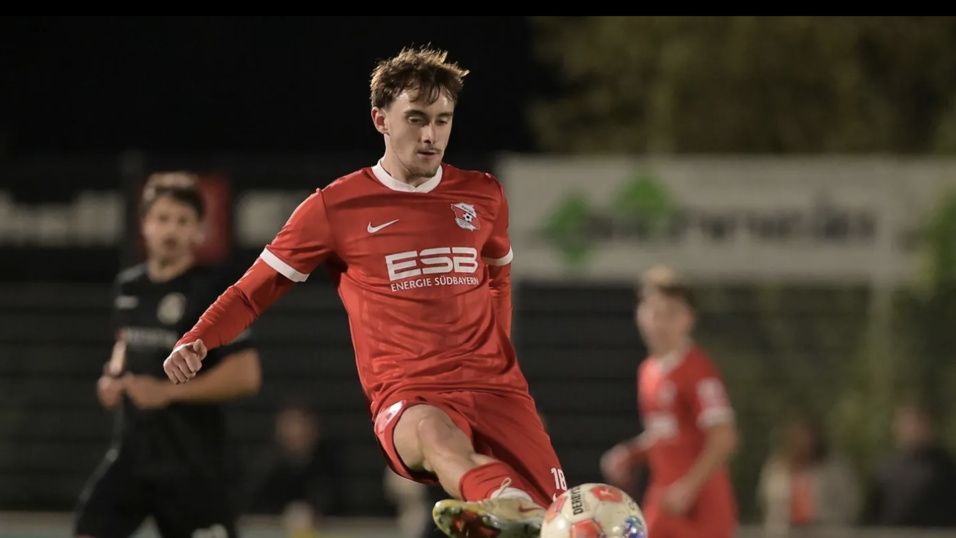Hankofens Lukas Weidlich d&uuml;rfte das Spiel in Deisenhofen etwas l&auml;nger in guter Erinnerung behalten: Das 3:0 kurz vor Schluss war der erste Treffer des 19-J&auml;hrigen &uuml;berhaupt in der Bayernliga.