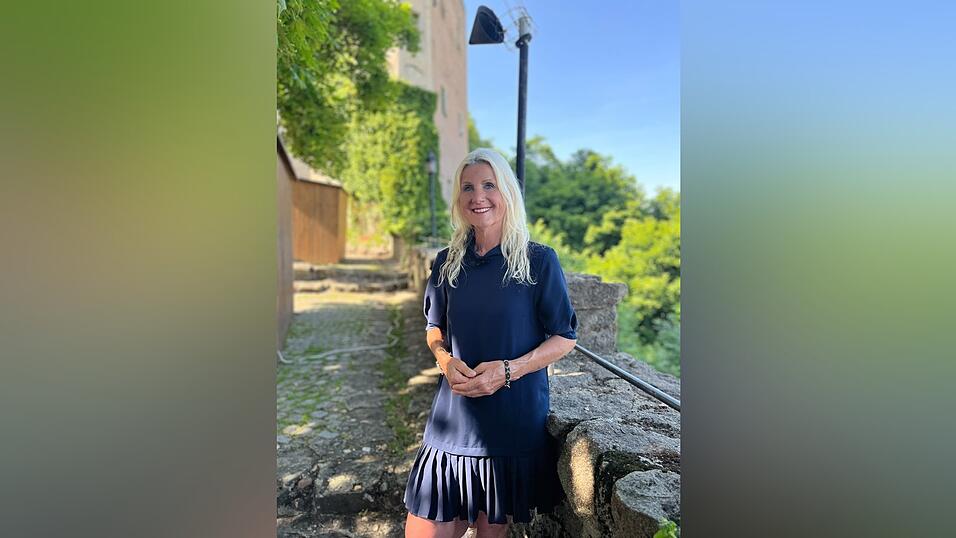 B&uuml;rgermeisterkandidatin Veronika Sch&auml;ffer will Falkenstein wieder beleben. Doch ihre Haltung zur Marktgemeinde gef&auml;llt nicht jedem.