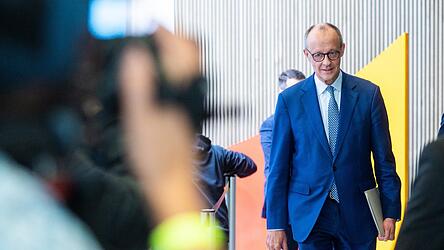 Erst vor einigen Tagen hat Bundeskanzler Friedrich Merz geäußert, Fehler in der Migration machten sich „im Stadtbild“ bemerkbar, und stieß damit auf Empörung. Zuletzt verteidigte er seine Aussage.