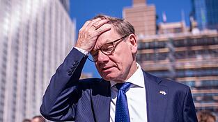 Außenminister Johann Wadephul (CDU) auf dem Weg zur Wahl für den UN-Sicherheitsrat in der Generalversammlung der Vereinten Nationen in New York. Außenminister Johann Wadephul (CDU) auf dem Weg zur Wahl für den UN-Sicherheitsrat in der Generalversammlung der Vereinten Nationen in New York.