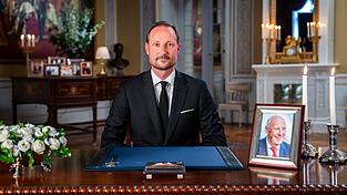 Haakon VIII. hat am Samstagabend seine erste Rede als neuer norwegischer König gehalten. Haakon VIII. hat am Samstagabend seine erste Rede als neuer norwegischer König gehalten.