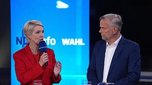 Beide wollen in Schwerin regieren: SPD-Ministerpräsidentin Schwesig und AfD-Kandidat Holm. Beide wollen in Schwerin regieren: SPD-Ministerpräsidentin Schwesig und AfD-Kandidat Holm.