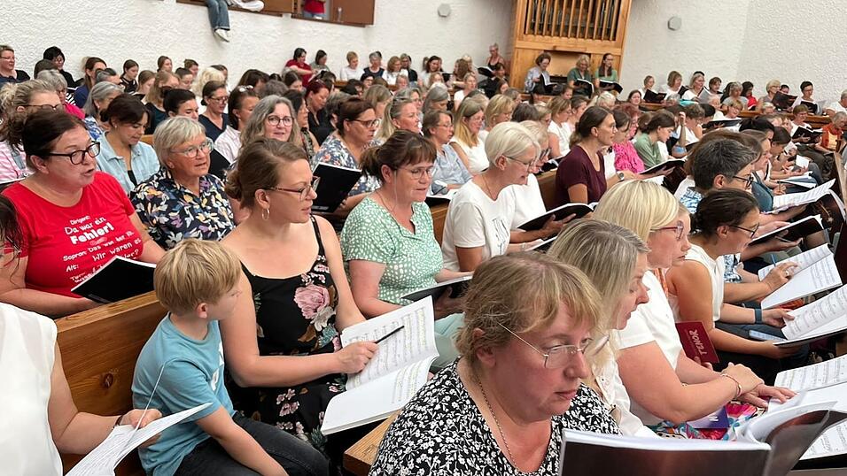 Die Chorproben waren für alle Mitwirkenden schon ein Erlebnis. Die Chorproben waren für alle Mitwirkenden schon ein Erlebnis.
