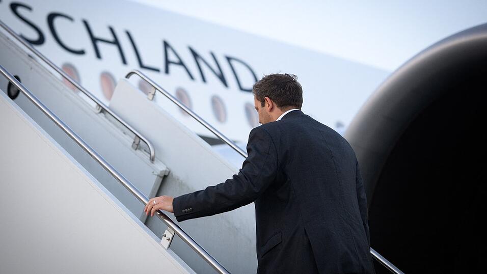 Finanzmnister Lars Klingbeil war beim Treffen der Finanzminister und Zentralbankchefs der G20-Staaten und musste wegen einer Flugzeugpanne eine weitere Nacht in den USA verbringen.
