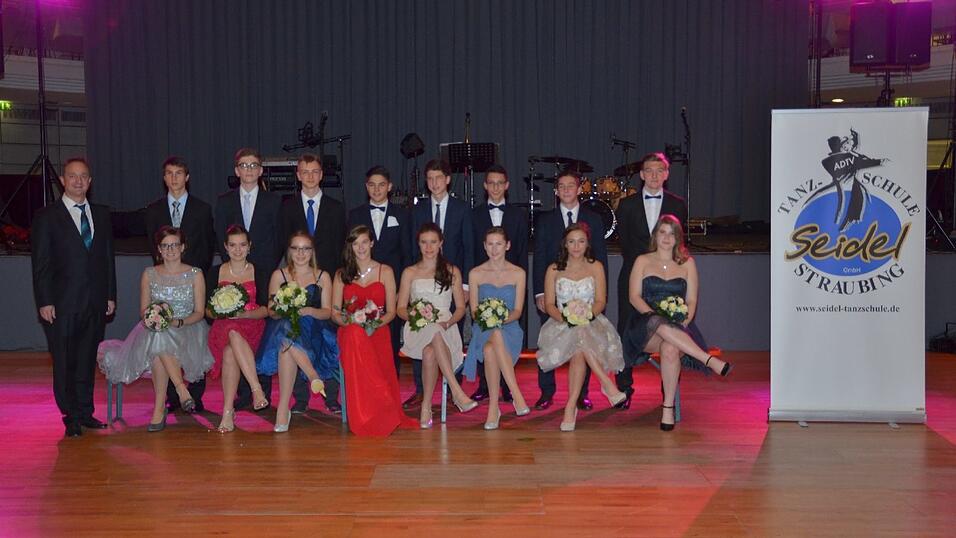 Die Bilder vom Abschlussball der Tanzschule Seidel in der Fraunhofer-Halle am 28. November. Die Bilder vom Abschlussball der Tanzschule Seidel in der Fraunhofer-Halle am 28. November.