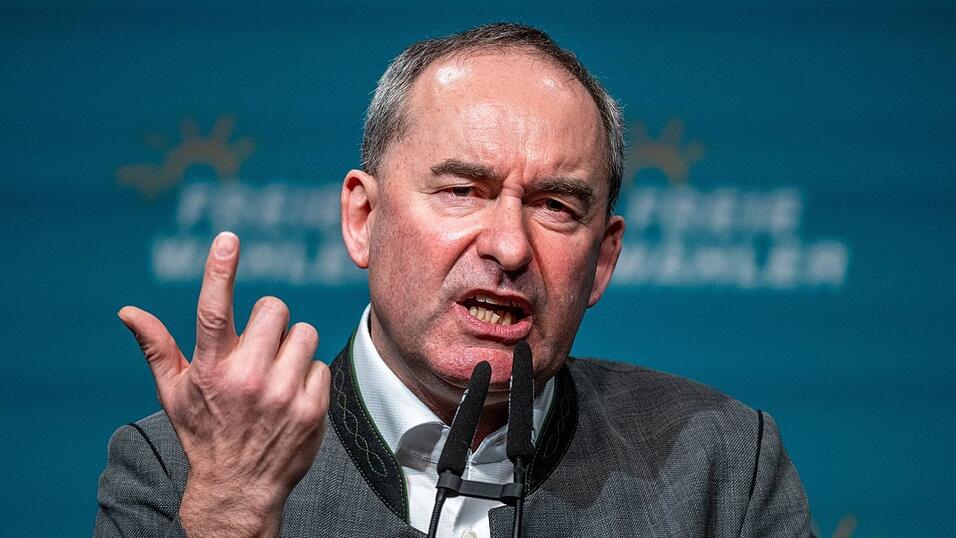 W&auml;hrend Ministerpr&auml;sident Markus S&ouml;der (CSU) bei jeder Gelegenheit, die Werbetrommel f&uuml;r Mini-Atommeiler dreht, ist sein eigener Wirtschaftsminister Hubert Aiwanger (Freie W&auml;hler) skeptisch. (Archivbild)