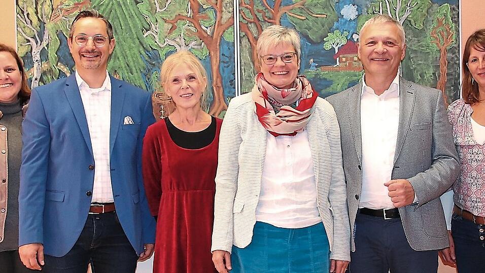 Schulleitung, Vorstand und Elternvertretung freuen sich auf die Herausforderungen der kommenden Jahre.