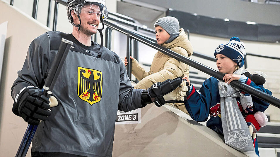 Heimspiel: Bei Nationalspieler und Lokalmatador Tom Kühnhackl herrscht große Freude darüber, 'die Chance zu haben, den Deutschland-Cup hier in Landshut spielen zu dürfen, vor Familie und Freunden.' Heimspiel: Bei Nationalspieler und Lokalmatador Tom Kühnhackl herrscht große Freude darüber, 'die Chance zu haben, den Deutschland-Cup hier in Landshut spielen zu dürfen, vor Familie und Freunden.'