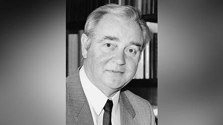 Prof. Dr. Edmund Buchner war jahrzehntelang Historiker und Arch&auml;ologe.