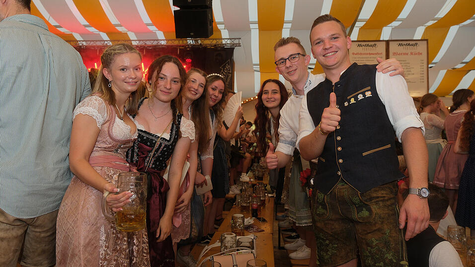 Die Partybilder vom Mittwoch, 16. August 2023, aus dem Festzelt Nothaft. Die Partybilder vom Mittwoch, 16. August 2023, aus dem Festzelt Nothaft.