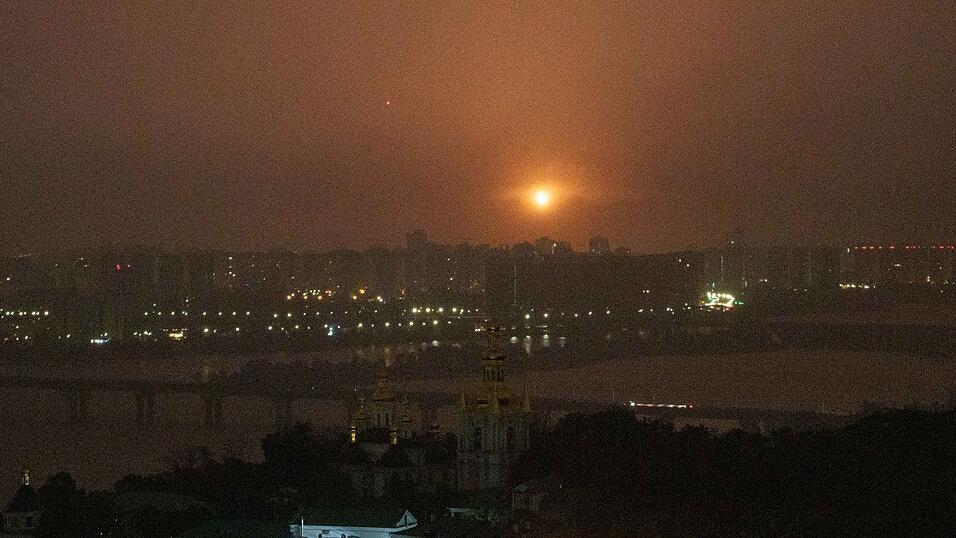Die Hauptstadt Kiew wurde in der Nacht wieder zum Ziel russischer Luftangriffe. (Archivbild) Die Hauptstadt Kiew wurde in der Nacht wieder zum Ziel russischer Luftangriffe. (Archivbild)