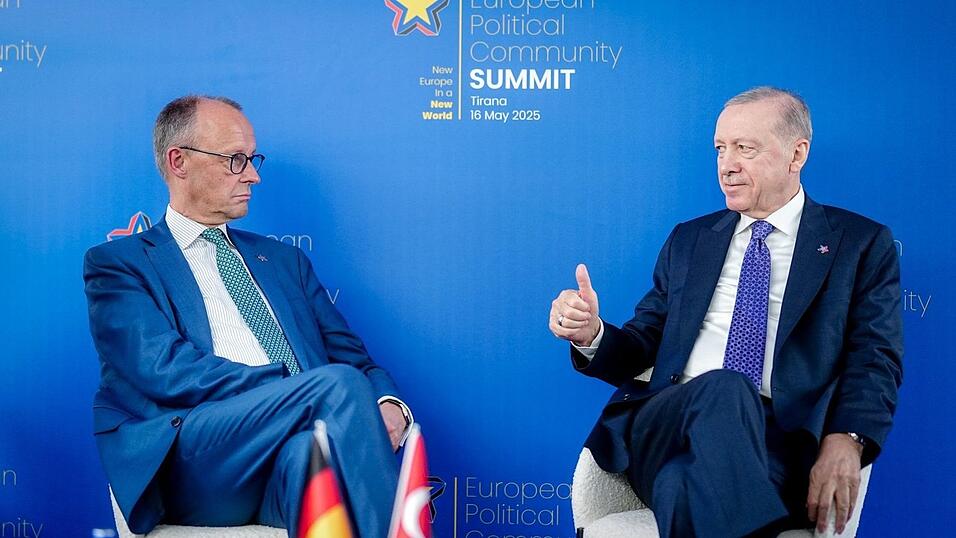 Bundeskanzler Friedrich Merz reist für einen Antrittsbesuch beim türkischen Präsidenten Recep Tayyip Erdogan nach Ankara. Bundeskanzler Friedrich Merz reist für einen Antrittsbesuch beim türkischen Präsidenten Recep Tayyip Erdogan nach Ankara.