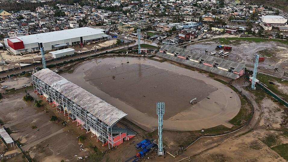 Das Stadion in Montego Bay ist nach dem Hurrikan Melissa überflutet. Das Stadion in Montego Bay ist nach dem Hurrikan Melissa überflutet.