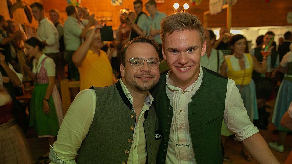 Am Dienstag spielte der Menzl im Festzelt Weckmann auf. Diese Blasmusikfreunde waren mit dabei.