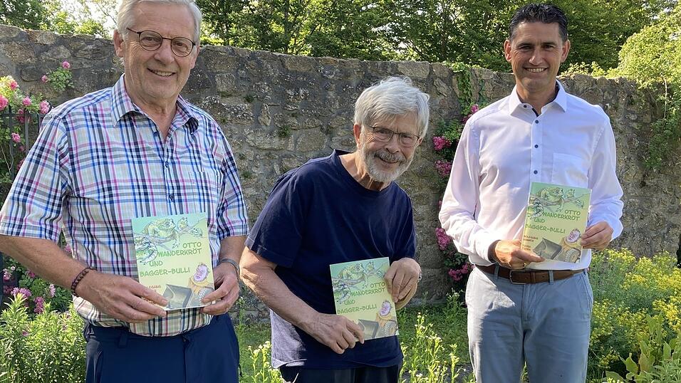 Dritter Bürgermeister Paul Wintermeier (l.) und Bürgermeister Andreas Liebl freuen sich über das neue Mitterfelser Kinderbuch aus der Feder von Wolfgang Hammer (Mitte). Dritter Bürgermeister Paul Wintermeier (l.) und Bürgermeister Andreas Liebl freuen sich über das neue Mitterfelser Kinderbuch aus der Feder von Wolfgang Hammer (Mitte).