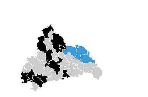 Schwarze Flecken und blauer Rand