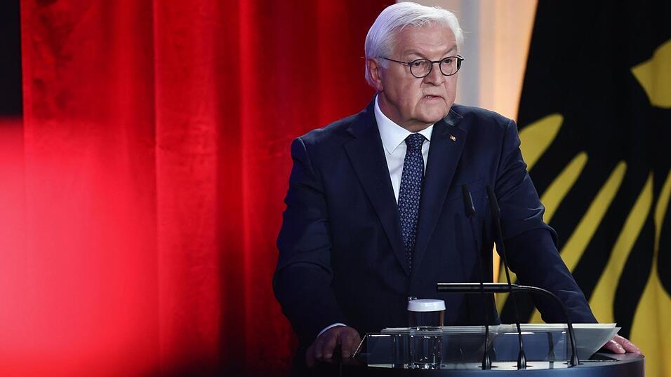 Bundespräsident Frank-Walter Steinmeier ruft zur Verteidigung der Demokratie auf. Bundespräsident Frank-Walter Steinmeier ruft zur Verteidigung der Demokratie auf.