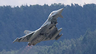 Ein Kampfjet vom Typ Eurofighter Typhoon