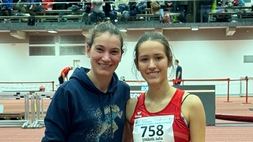 Julia Str&auml;u&szlig;l mit ihrer Trainerin Julia Brettschneider.