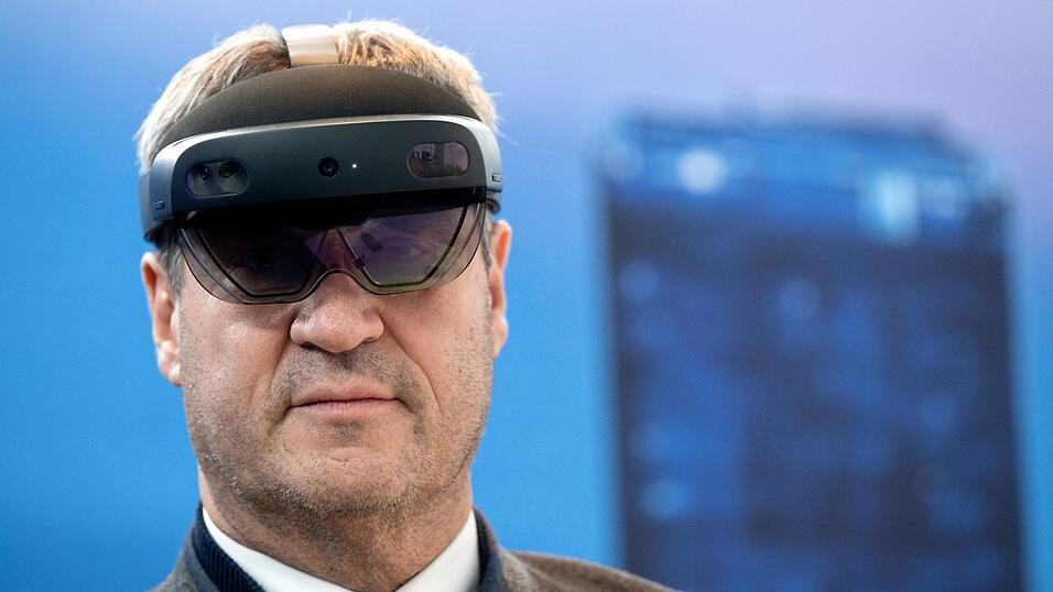 Bayern Minsterpräsident Markus Söder in der Zentrale des Mobilfunk-Anbieters Telefónica (O2). Bayern Minsterpräsident Markus Söder in der Zentrale des Mobilfunk-Anbieters Telefónica (O2).