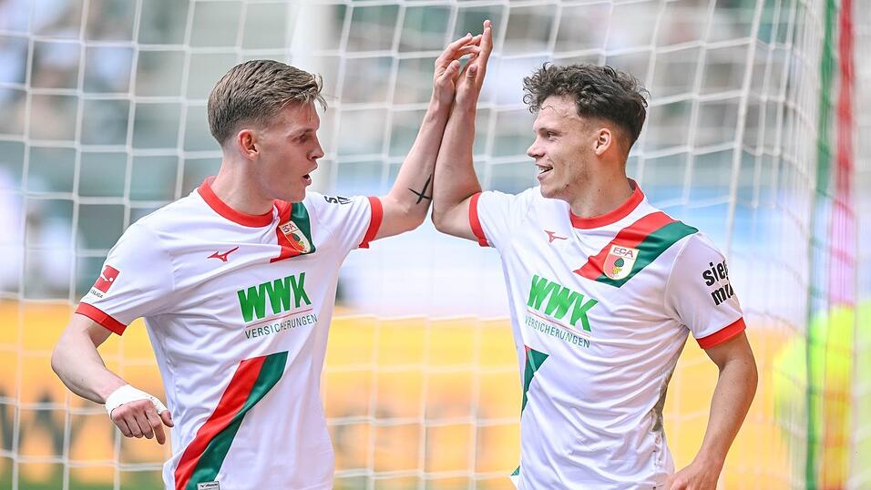 Anton Kade (l) und Robin Fellhauer waren für den FC Augsburg im Testspiel erfolgreich. (Archivbild) Anton Kade (l) und Robin Fellhauer waren für den FC Augsburg im Testspiel erfolgreich. (Archivbild)