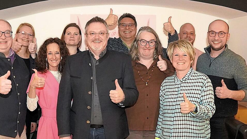 Bürgermeisterkandidat Christian Frankowski (Mitte) mit den Standtratskandidaten (von links): Wolfgang Wimmer, Angelika Goldmann, Nicole Süß, Nina Ernst, Markus Taram, Alexandra Marek, Daniela Zehentbauer, Florian Eisenreich und Benedikt Hillinger. Bürgermeisterkandidat Christian Frankowski (Mitte) mit den Standtratskandidaten (von links): Wolfgang Wimmer, Angelika Goldmann, Nicole Süß, Nina Ernst, Markus Taram, Alexandra Marek, Daniela Zehentbauer, Florian Eisenreich und Benedikt Hillinger.