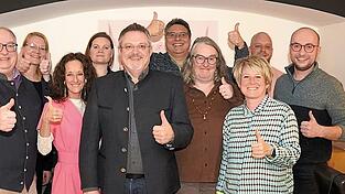 Bürgermeisterkandidat Christian Frankowski (Mitte) mit den Standtratskandidaten (von links): Wolfgang Wimmer, Angelika Goldmann, Nicole Süß, Nina Ernst, Markus Taram, Alexandra Marek, Daniela Zehentbauer, Florian Eisenreich und Benedikt Hillinger. Bürgermeisterkandidat Christian Frankowski (Mitte) mit den Standtratskandidaten (von links): Wolfgang Wimmer, Angelika Goldmann, Nicole Süß, Nina Ernst, Markus Taram, Alexandra Marek, Daniela Zehentbauer, Florian Eisenreich und Benedikt Hillinger.