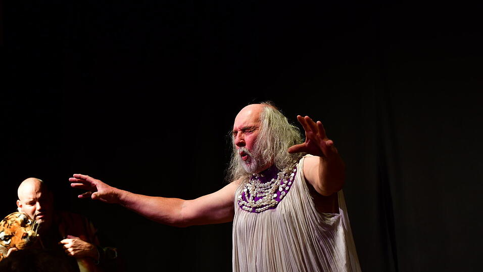 Ausz&uuml;ge aus 50 B&uuml;hnenjahren sorgten im Pfarrsaal St. Nikola f&uuml;r beste Unterhaltung.