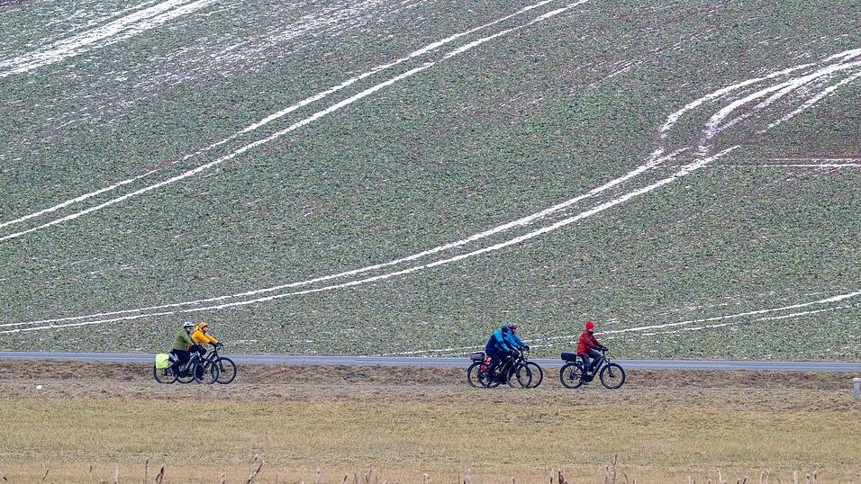 Der Dienstag startet mit Frost und mancherorts Nebel. Am Mittwoch droht wieder &ouml;rtlich Glatteis durch &uuml;berfrierende N&auml;sse.