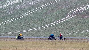 Der Dienstag startet mit Frost und mancherorts Nebel. Am Mittwoch droht wieder &ouml;rtlich Glatteis durch &uuml;berfrierende N&auml;sse.