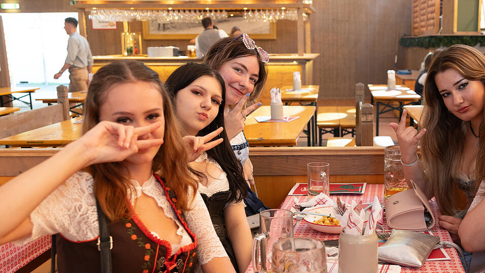 Die Partybilder vom Dienstag, 11. August, aus dem Festzelt Krönner. Die Partybilder vom Dienstag, 11. August, aus dem Festzelt Krönner.