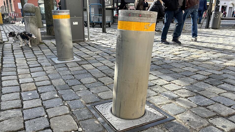 Einen der Poller am Ludwigsplatz hat es am Donnerstagmittag erwischt.