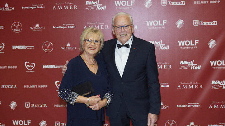 Die Metzgerzunft hat am Samstagabend in die Joseph-von-Fraunhofer-Halle eingeladen. Die Metzgerzunft hat am Samstagabend in die Joseph-von-Fraunhofer-Halle eingeladen.