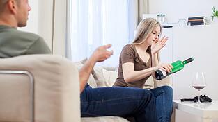 Die Mengen Resveratrol in Rotwein reichen für eine Wirkung meist nicht aus. Die Mengen Resveratrol in Rotwein reichen für eine Wirkung meist nicht aus.