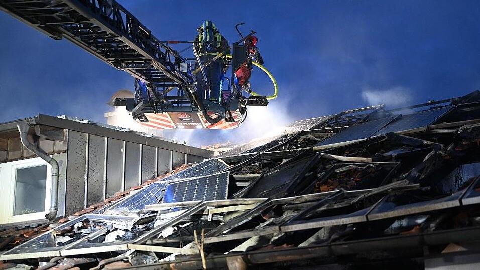 Ein Großaufgebot der Feuerwehr war im Einsatz. Ein Großaufgebot der Feuerwehr war im Einsatz.