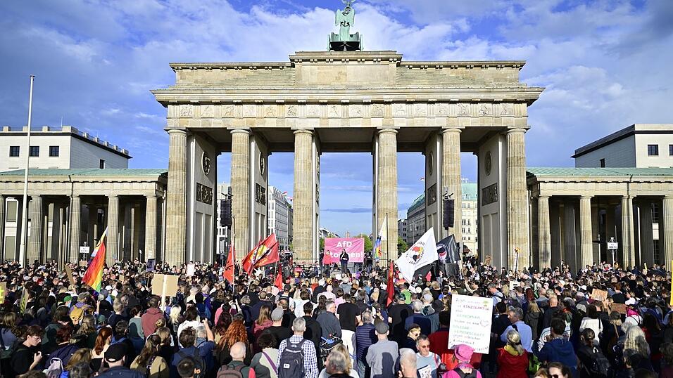 Am Montag demonstrierten in Berlin Menschen gegen die AfD.