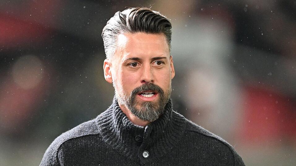 Trainer Wagner erlitt mit dem FC Augsburg erneut eine Niederlage. Trainer Wagner erlitt mit dem FC Augsburg erneut eine Niederlage.