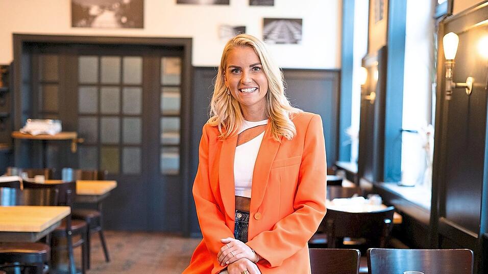 Die Regensburgerin Vanessa Zimmerer macht sich im TV auf die Suche nach einem passenden Partner. Der sollte „reiselustig, treu und bodenständig“ sein, aber „bloß kein Stubenhocker“. Die Regensburgerin Vanessa Zimmerer macht sich im TV auf die Suche nach einem passenden Partner. Der sollte „reiselustig, treu und bodenständig“ sein, aber „bloß kein Stubenhocker“.