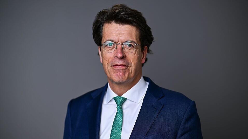 Schaeffler-CEO Klaus Rosenfeld will neue Wachstumsfelder besetzen, um die Abhängigkeit von schwächelnden traditionellen Industrien zu reduzieren. Schaeffler-CEO Klaus Rosenfeld will neue Wachstumsfelder besetzen, um die Abhängigkeit von schwächelnden traditionellen Industrien zu reduzieren.