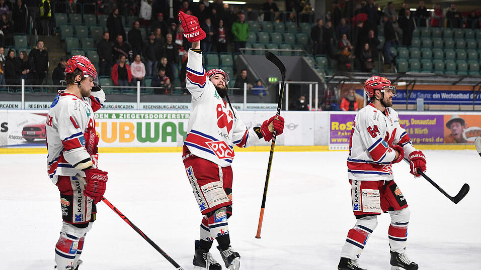 Der Deggendorfer SC hat das ostbayerische Derby bei den Eisbären Regensburg gewonnen. Der Deggendorfer SC hat das ostbayerische Derby bei den Eisbären Regensburg gewonnen.