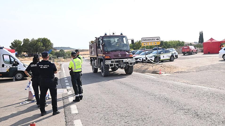 Spanien verfügt wegen der regelmäßigen großen Waldbrände über große Einheiten zur Brandbekämpfung. Neben meist Hunderten Feuerwehrleuten bei einzelnen Bränden sind auch oft um die 25 Löschflugzeuge im Einsatz, von denen Spanien insgesamt etwa 80 hat. Spanien verfügt wegen der regelmäßigen großen Waldbrände über große Einheiten zur Brandbekämpfung. Neben meist Hunderten Feuerwehrleuten bei einzelnen Bränden sind auch oft um die 25 Löschflugzeuge im Einsatz, von denen Spanien insgesamt etwa 80 hat.