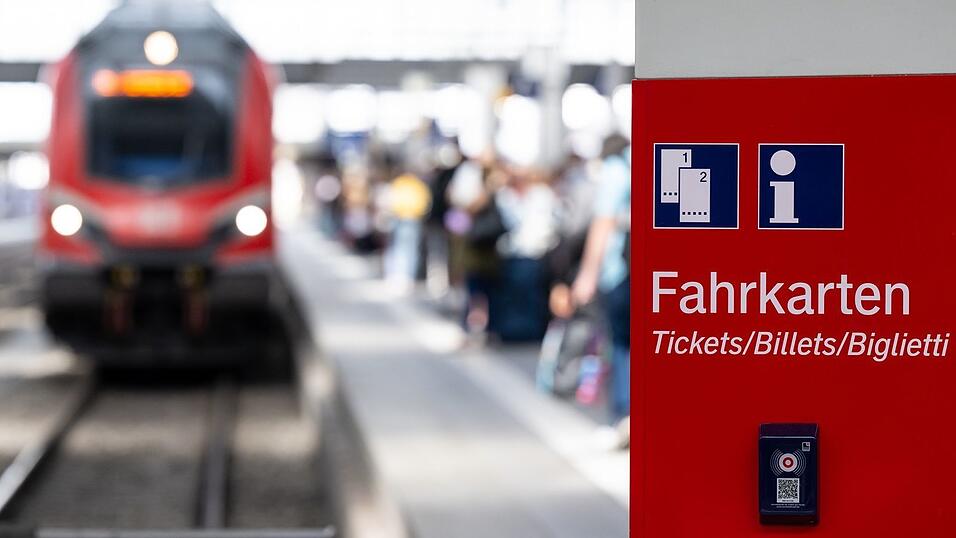 Der Zug auf der Strecke zwischen München und Nürnberg musste vorzeitig stoppen. (Symbolbild) Der Zug auf der Strecke zwischen München und Nürnberg musste vorzeitig stoppen. (Symbolbild)