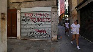 Nicht alle Touristen sind willkommen: Laut Regionalpräsident Zaia will die Region «kein fruchtbarer Boden für den Proletentourismus werden». (Symbolbild)