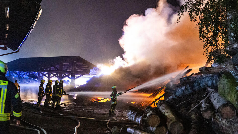 Bei Rinchnach brannte am fr&uuml;hen Sonntagmorgen ein Stall.