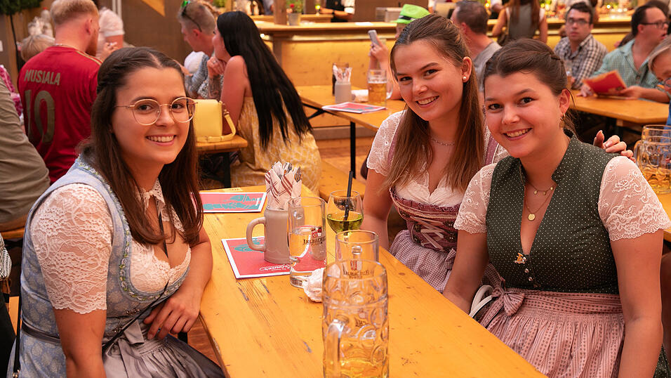 Die Partybilder vom Sonntag, 10. August, aus dem Festzelt Krönner. Die Partybilder vom Sonntag, 10. August, aus dem Festzelt Krönner.