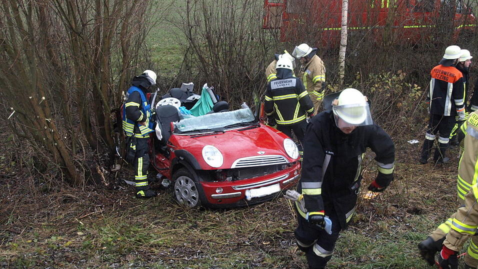 Am Sonntag ist ein Auto auf der A92 von der Fahrbahn gekommen. Am Sonntag ist ein Auto auf der A92 von der Fahrbahn gekommen.
