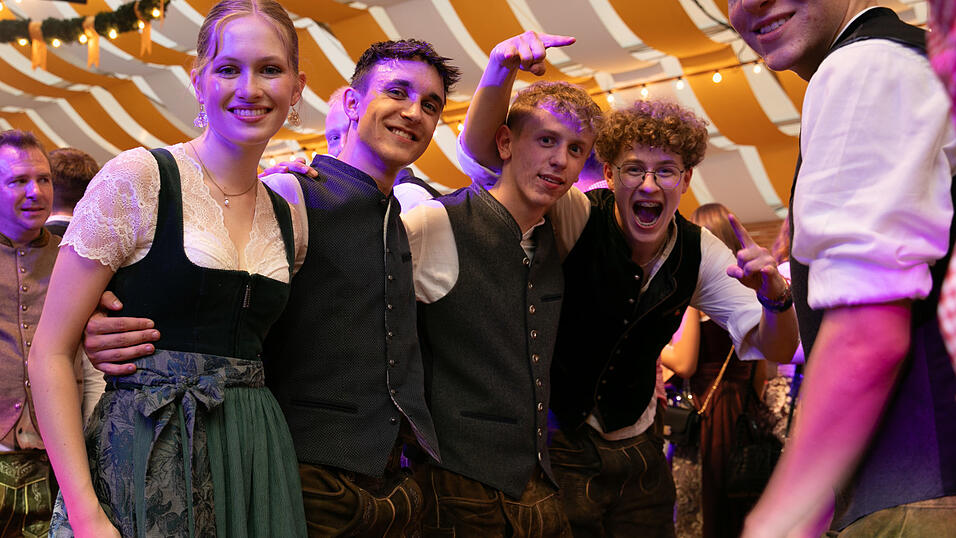 Die Partybilder vom Mittwoch, 13. August, aus dem Festzelt Nothaft. Die Partybilder vom Mittwoch, 13. August, aus dem Festzelt Nothaft.