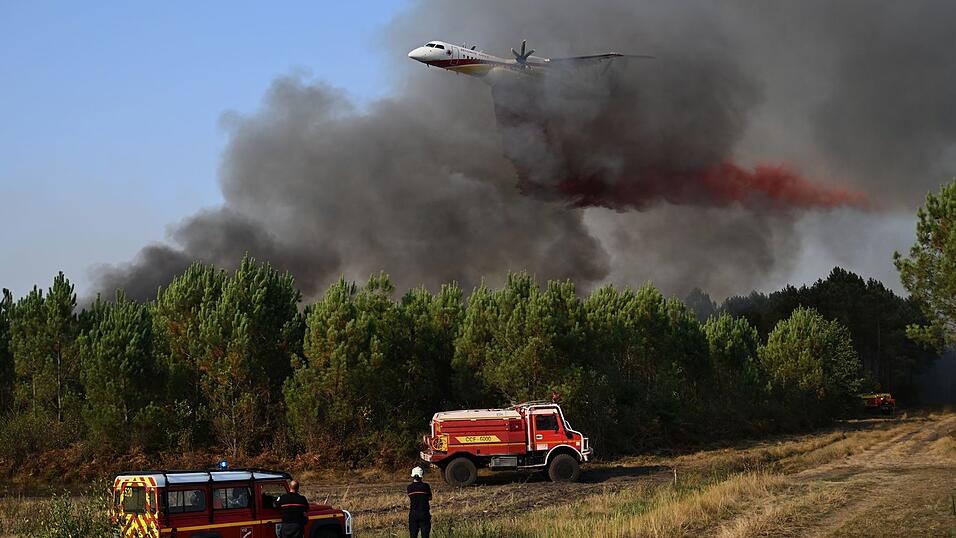 Während einer Hitzewelle sind in Frankreich neue Waldbrände aufgeflammt. Während einer Hitzewelle sind in Frankreich neue Waldbrände aufgeflammt.