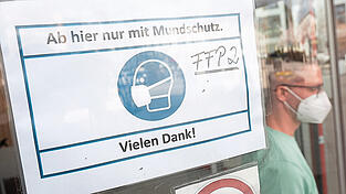 Ärzte können selbst über eine Maskenpflicht in ihrer Praxis entscheiden; eine Verpflichtung dazu gibt es allerdings nicht mehr.